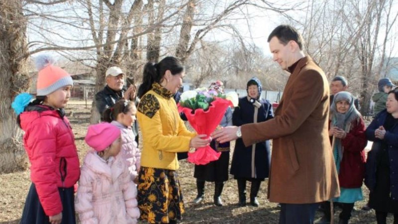 Алматы облысының кәсіпкерлері өз ауылындағы жоқ-жітіктерге үй алып берді