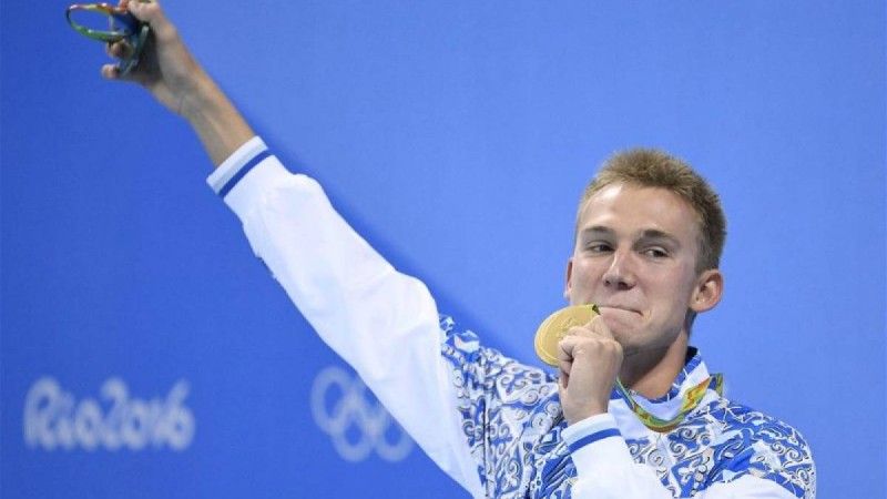 Баландиннің көлігінің айнасы ұрланған сәт видеоға түсіп қалған: Күдіктінің тұлғасы анықталды - Қазақстан жаңалықтары