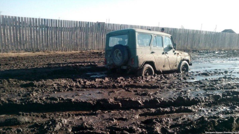 Жолды өз бетінше жөндеген ресейлік зейнеткер жауапқа тартылды