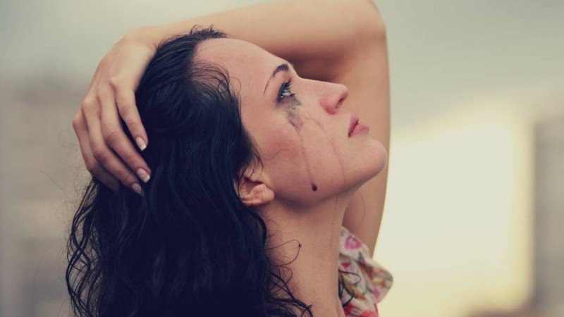 "Өлтіремін деді": Жездесімен төсектес болып жүрген 18 жастағы ару мұңын шақты