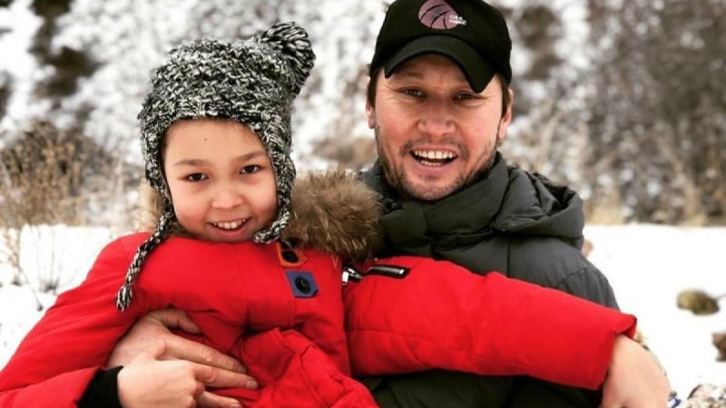 Азамат Сатыбалды некесіз қызы бар деп ойлағандарға жауап берді - Қазақстан жаңалықтары