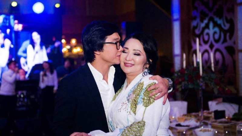 "Сатқан емеспін": Танымал ақын Қайрат Нұртасқа өлеңдерін тегін беретінін айтты - Қазақстан жаңалықтары