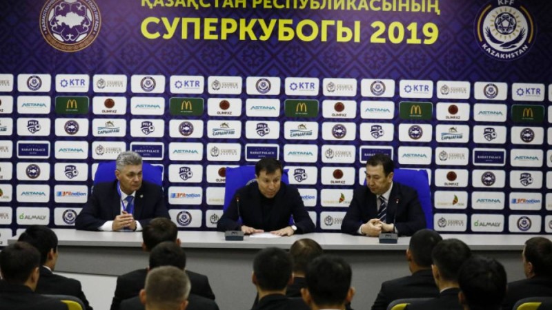 ҚФФ басшысы футбол төрешілерімен кездесті