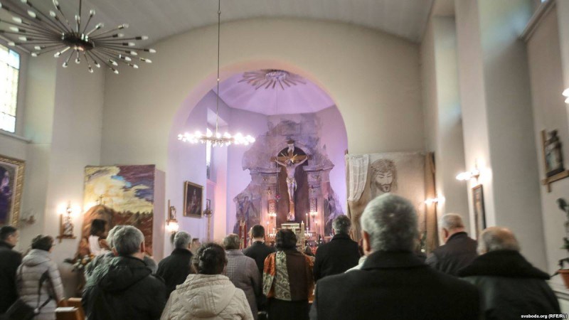 Польшада шіркеу қызметкерлері жүздеген баланы "жыныстық бопсалаған"