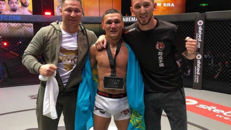 Қазақстандық палуан Токиода өткен жекпе-жекте қолының сынғанына қарамастан жеңіске жетті (видео)