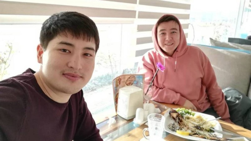 «Бір үйде өстік»: Тікұшақ апатынан қаза болған азаматты еске алған Алпамыс Шәрімов елдің көңілін босатты - Қазақстан жаңалықтары