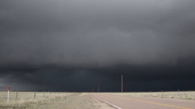 АҚШ-тағы дауыл алдындағы қорқынышты видео