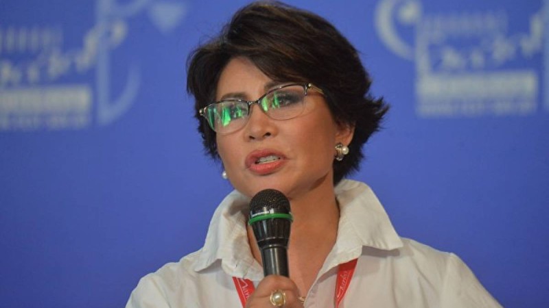 "Миынан ісік табылды..." Роза Рымбаева сұқбат кезінде жылап қалды