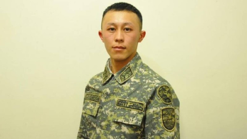 ШҚО-да әскери қызметші жанып жатқан үйден 15 адамды алып шықты