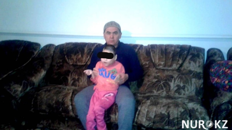 Науқас қызын жалғыз өзі бағып отырған әке жұрттың жүрегін ауыртты (фото) - новости Казахстана