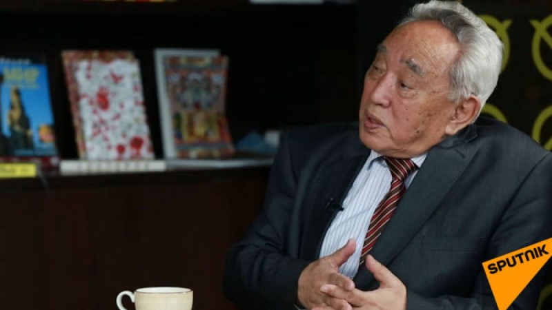 шекараны бұзып, Қытайдан 200 мың қазақты бастап келген жазушы