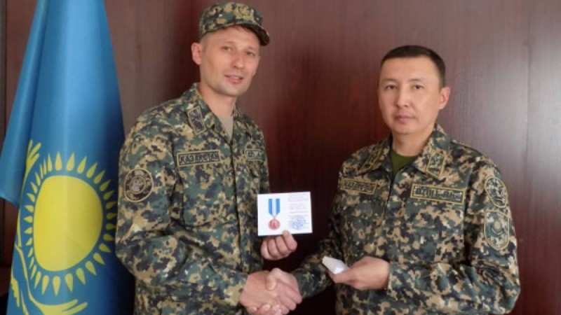 Киевте қыз баланы құтқарып қалған шымкенттік жігіт марапатталды - Қазақстан жаңалықтары