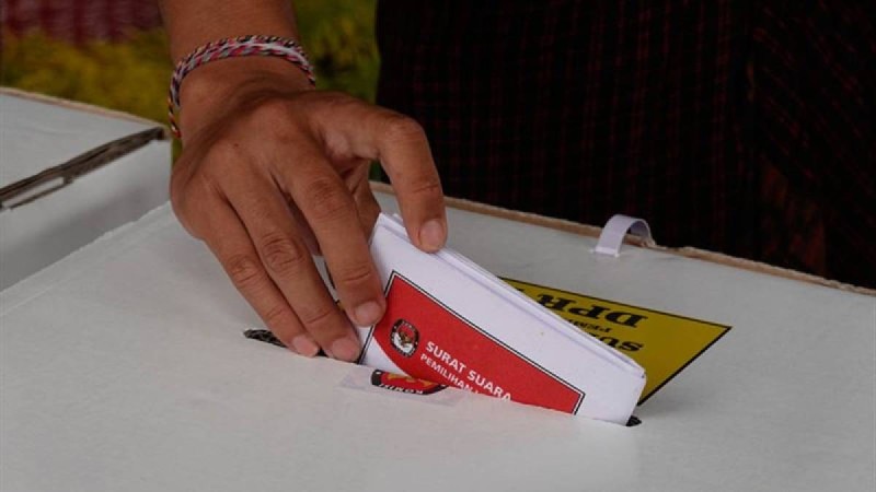 Дауыс санаудан шаршаған сайлау комиссиясының 91 адамы көз жұмды
            15:24, 24 Сәуір, 2019
        
        374 қызметкер ауыр еңбек салдарынан ауруханаға түсті