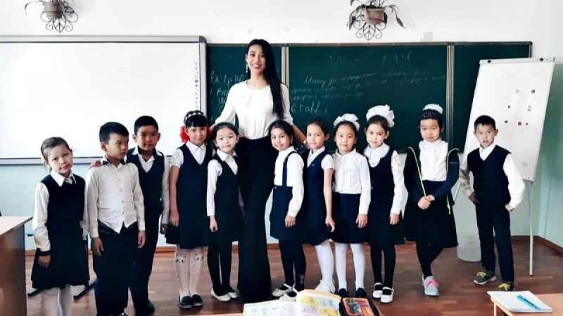 "Мисс" мұғалім: Қазақстанның ең сұлу аруы оқушыларын көрсетті
            14:51, 24 Сәуір, 2019
        
        "Қазақстан аруы - 2018" өз мамандығы бойынша жұмысқа кірісті