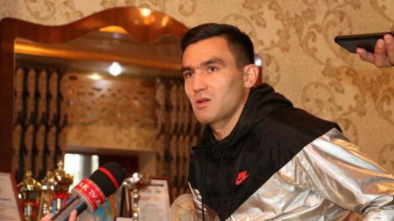 Момынов америкалық боксшымен қолғап түйістіреді