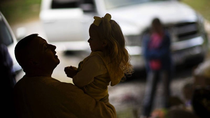 шымкенттік жігіт Киев әуежайында кішкентай қызды өлімнен құтқарды