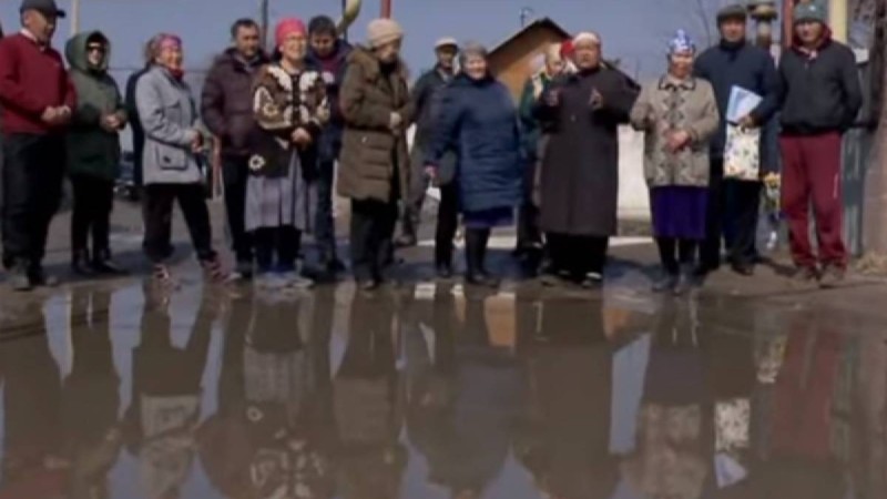 "Біз әкімге сенбейміз": Алматы облысының тұрғындары қиын жағдайда тұрып жатқандарын айтып ашынды - Қазақстан жаңалықтары