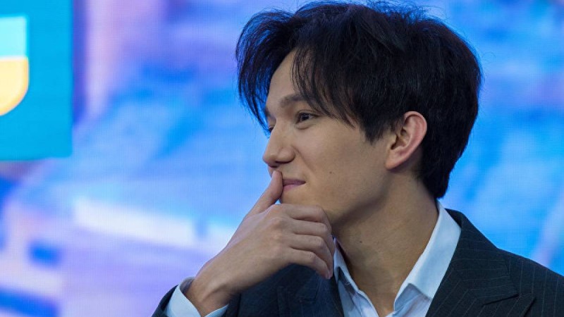 Димаш бала кездегі фотоларымен тыңдармандарының көңілін елжіретті