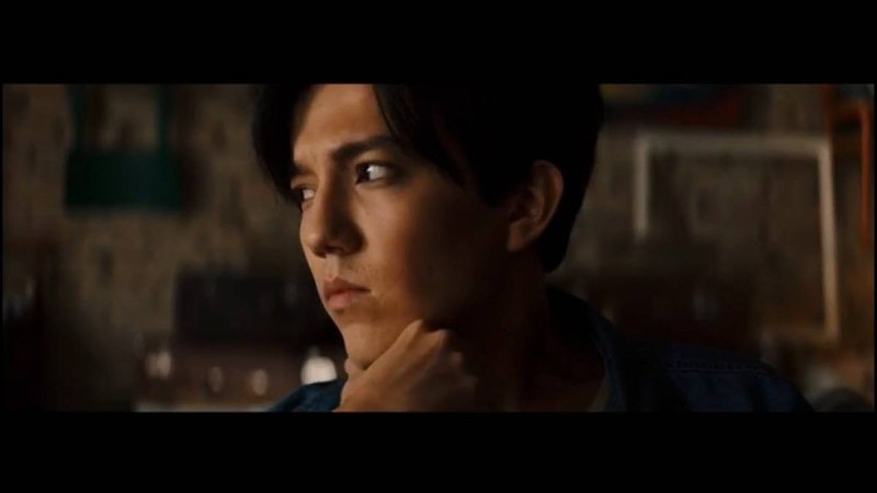 Белгісіз біреу тікелей эфир кезінде студияға басып кіріп, тележүргізушіге шабуыл жасады (видео) - Қазақстан жаңалықтары