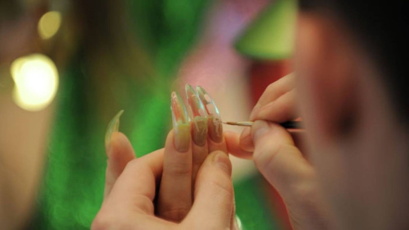 Жасанды кірпік пен тырнақ жалғаудың үкімі қандай