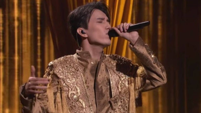 Димаш Құдайберген The World's Best шоуынан бас тартты – видео