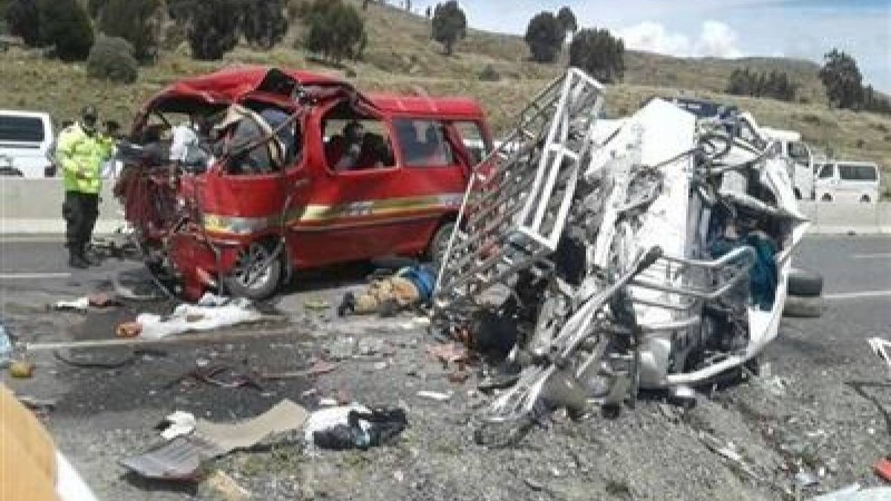 Шағын автобустардың соқтығысуынан 17 адам қаза тапты