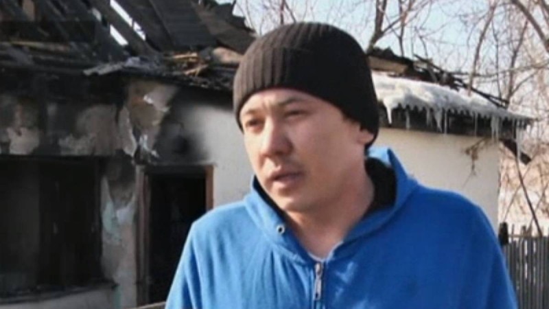 Қарағандыда ер адам өртеніп жатқан үйге кіріп, 7 жасар қызды алып шықты - Қазақстан жаңалықтары