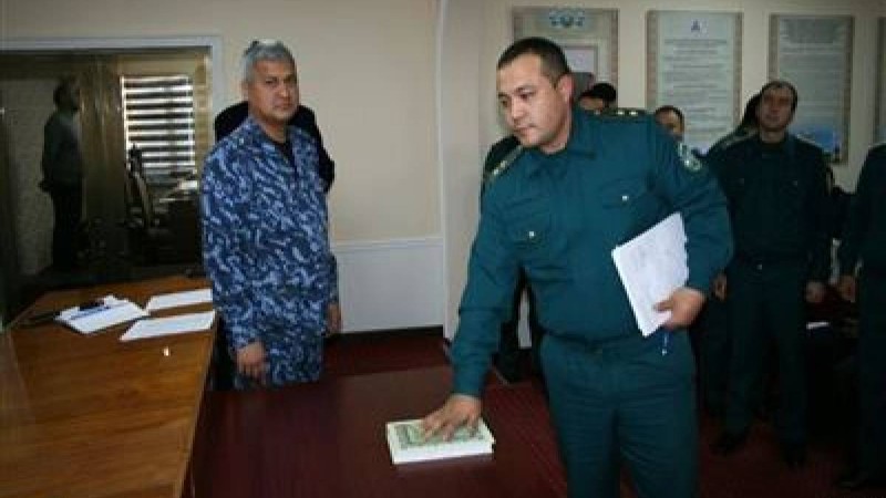 Милиционерлер Құран ұстап, пара алмауға ант берді