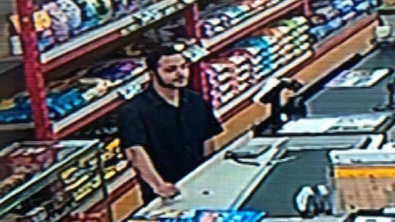 Ер адам ұзындығы бір метрден асатын жыланды шалбарының ішіне салып, ұрлап кетті - Қазақстан жаңалықтары