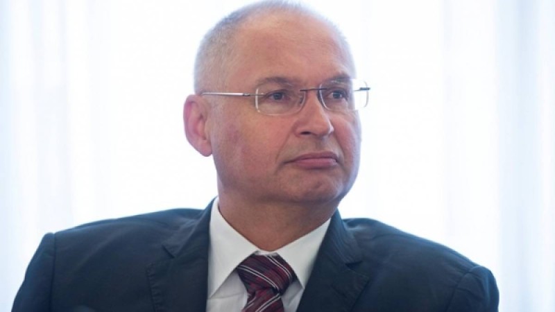 Сэндвич ұрлаған депутат отставкаға кетті