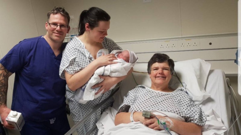 55 жастағы әйел өз немересін өмірге әкелді - Қазақстан жаңалықтары