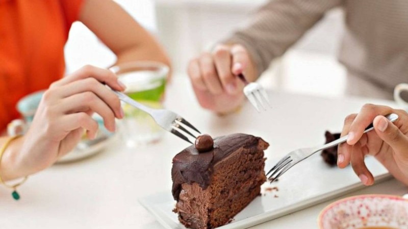 Жұмыртқаны дұрыс жумаған: Астанада бас санитар дәрігер торттан уланғандар жайлы айтты - Қазақстан жаңалықтары