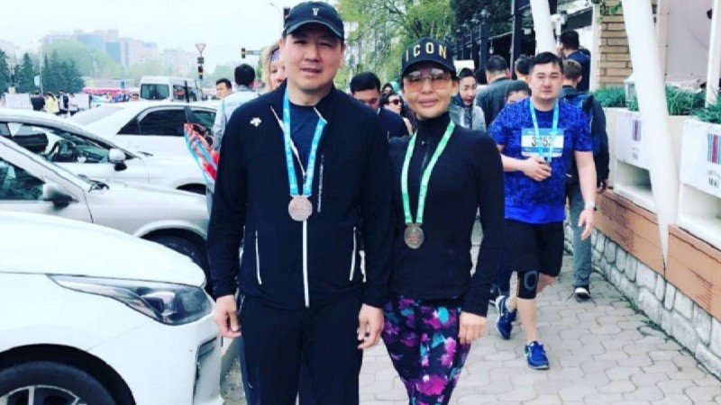 Министр Асқар Жұмағалиев әйелін көрсетті
            09:03, 23 Сәуір, 2019
        
        Шенеунік Алматыда өткен марафонға қатысты