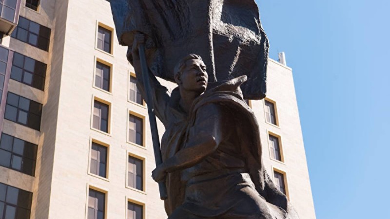 Рақымжан Қошқарбаев: руы, ерлігі, естелігі, соғыстан кейінгі өмірі