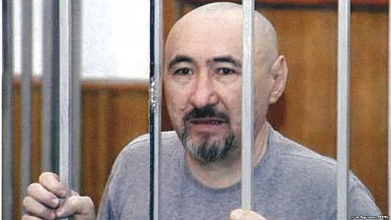 "Ақпаратқа зәру, киімі тозған". Арон Атабектің түрмедегі жағдайы