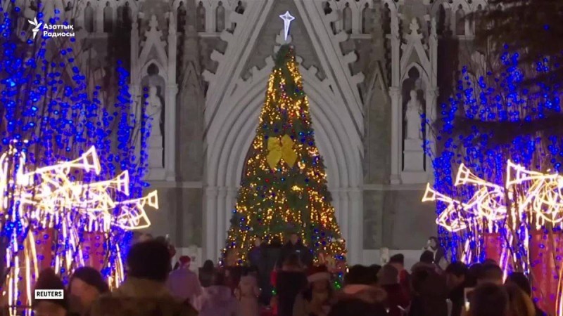 Қытай мешіттермен қатар шіркеулерді де қыса бастады

Елдің кейбір аймақтарында Рождество алдындағы безендірулер мен сауда орындарына тыйым салынған