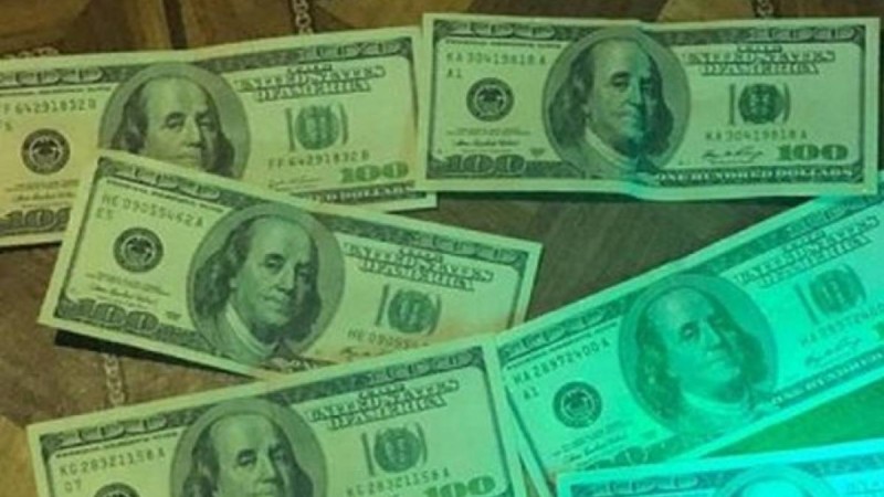 Алматыда адвокат 315 мың доллар алу үстінде ұсталды