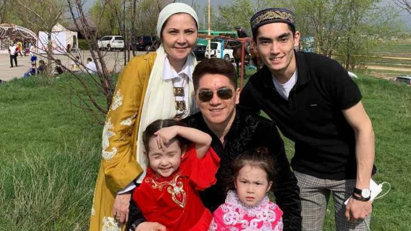 "Қыздардың бәрі құлап жүр": Келіншегі Сәкен Майғазиевті не үшін қызғанды? - Қазақстан жаңалықтары