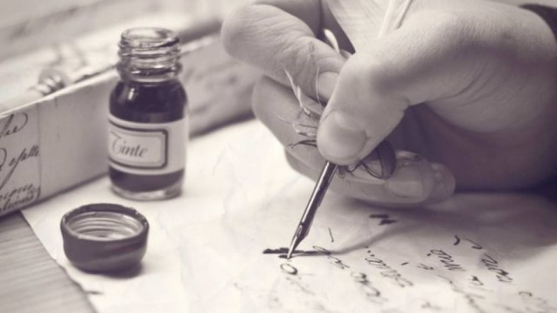 Жазушы қауымға артылған үлкен жүк