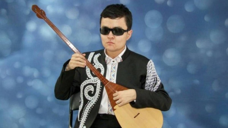 "Төреғали ағамен кездескім келеді" Алты бірдей аспапта ойнайтын зағип жігіттің әңгімесі