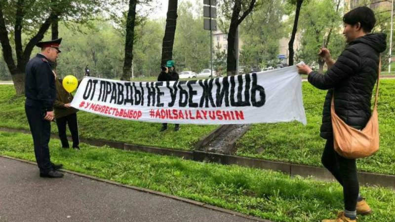 "Олар заң бұзды": Тұрғымбаев марафонда плакат ұстағандар не үшін тұтқындалғанын түсіндірді - Қазақстан жаңалықтары