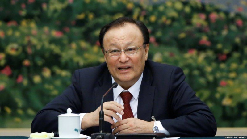 Шыңжаң басшысы лагерьлерде қамалған адамдар саны туралы айтты