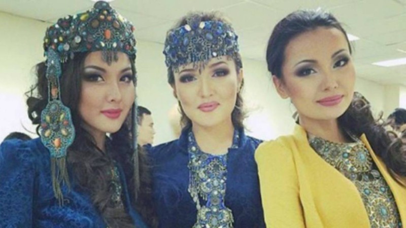 Баян Алагөзова: КешYou-де жанды дауыста ән айта алатын құрам болған емес