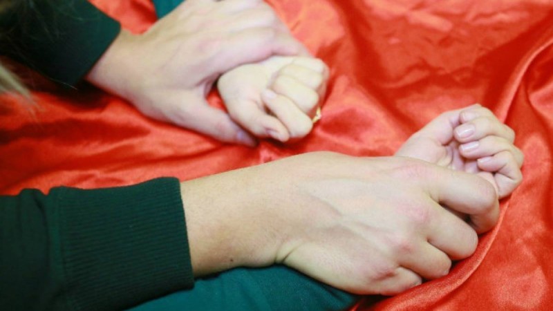 Дене шынықтыру мұғалімі 13 жастағы оқушы қызды спорт залында жарты жыл бойы зорлап келген