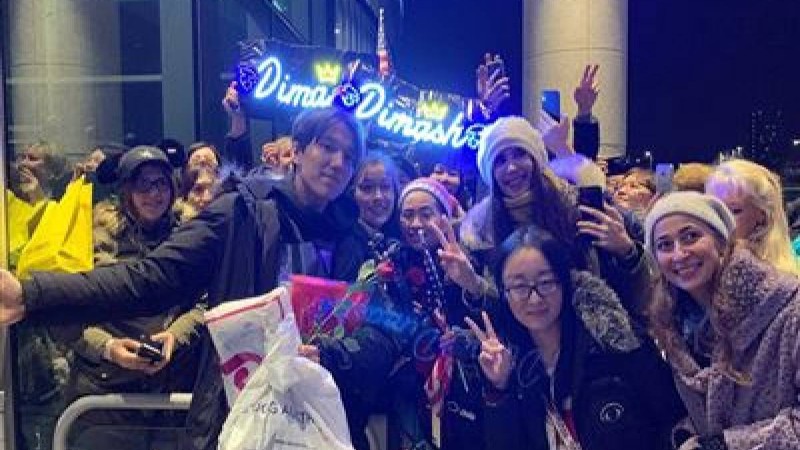 Димашты Лондондағы жанкүйерлері ерекше қошеметпен қарсы алды