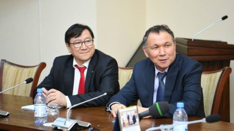 Әлемге әйгілі қазақ математигі туған жеріне оралып, игі іс бастады