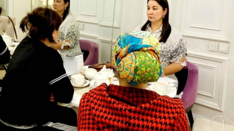 "Тығылып жылап жүретін": Заңгер қорлық көрген үш қыздың туған анасы туралы айтып берді - Қазақстан жаңалықтары