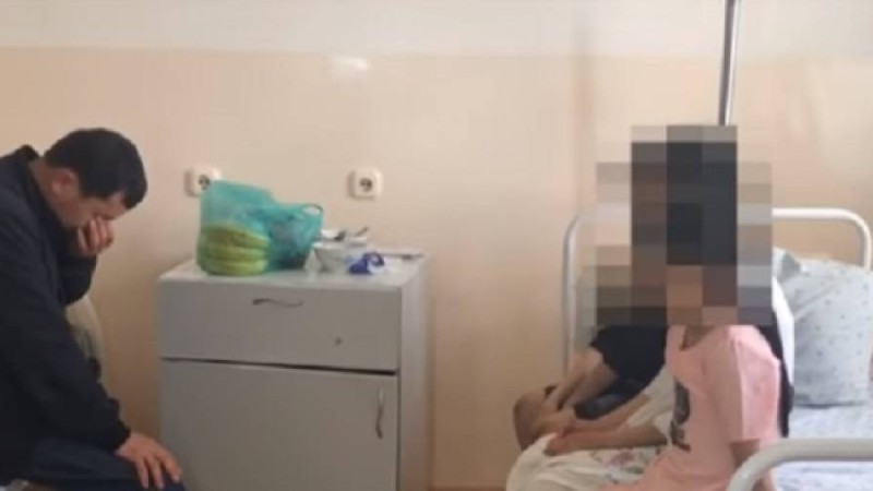 Үш қыздың туған анасы: Әкелері өгей ананың қыздарды ұрып жүргенін білген, тіпті қолдап отырған - Қазақстан жаңалықтары