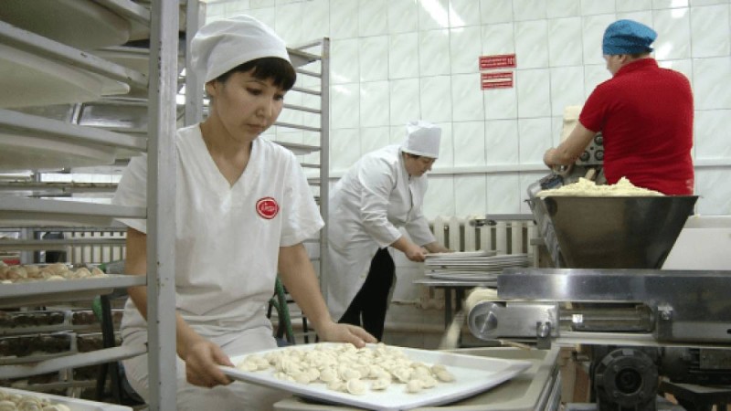 Павлодарда тағы бір жеңіл өнеркәсіп субъектісі жұмыскерлерінің жалағысын көтерді