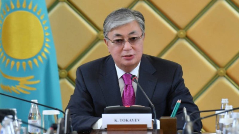 Ол ұрламайды. Тоқаевтың әкесі миллионер болған – саясаттанушы